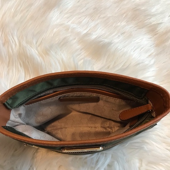 Michael Kors Kempton Green Nylon Crossbody - Picture 7 of 8